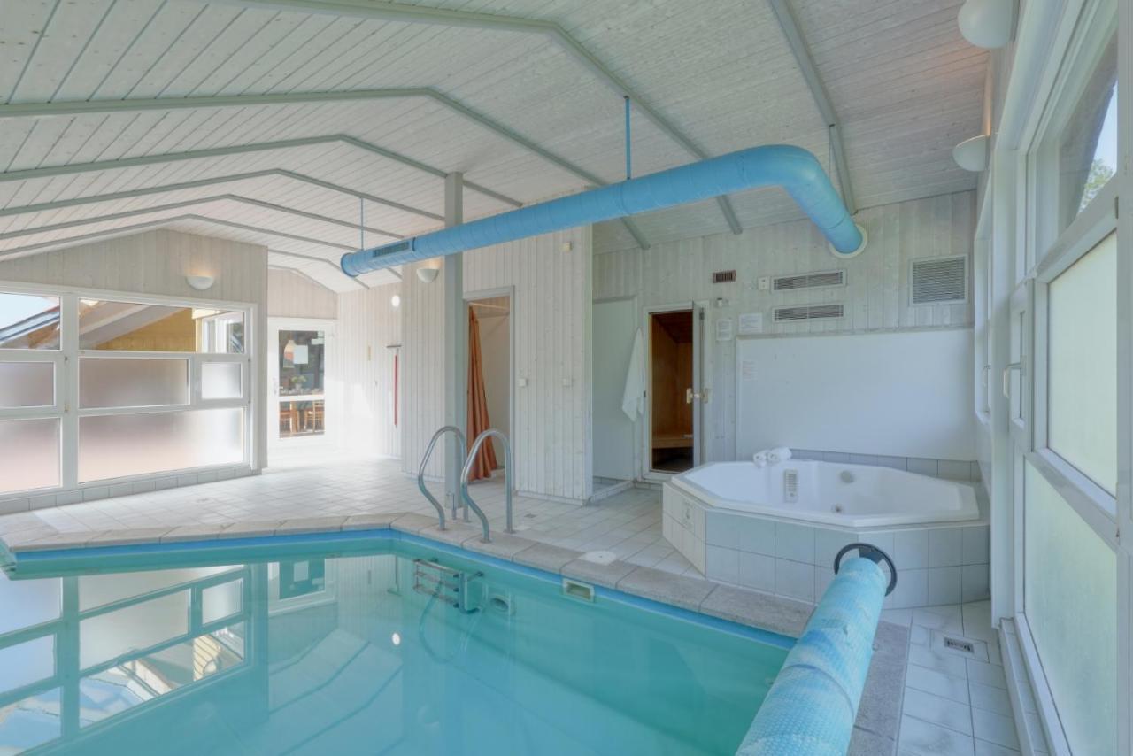 Kranich Ferienhaeuser Mit Innenpool Hohendorf  エクステリア 写真