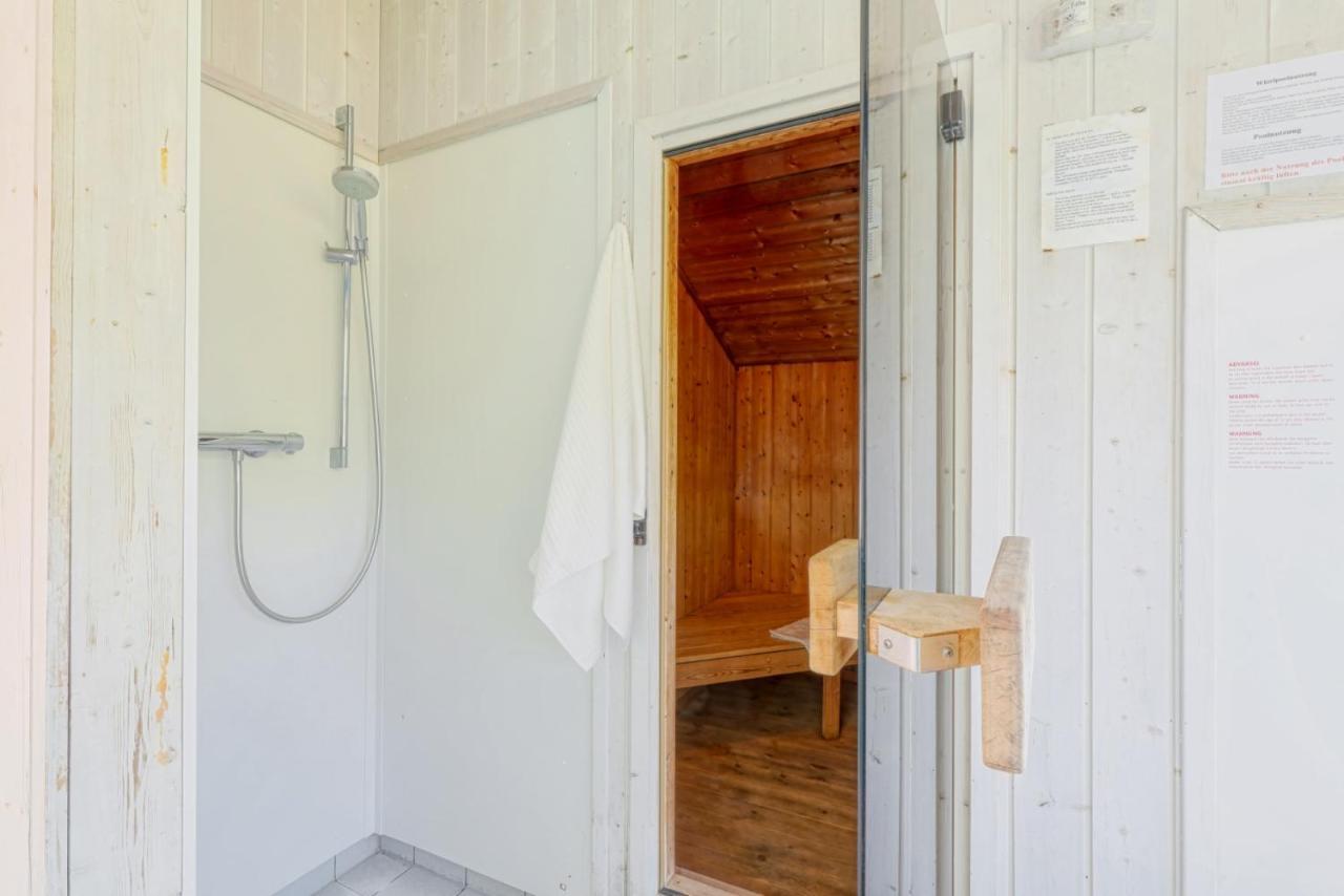 Kranich Ferienhaeuser Mit Innenpool Hohendorf  エクステリア 写真