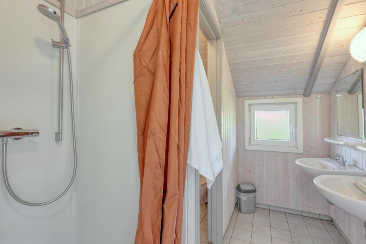 Kranich Ferienhaeuser Mit Innenpool Hohendorf  エクステリア 写真