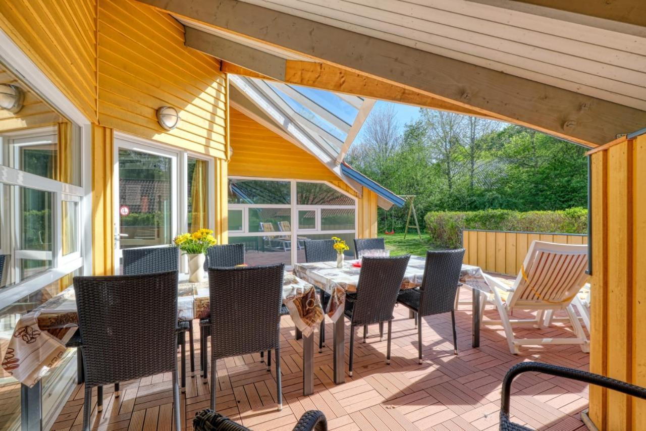 Kranich Ferienhaeuser Mit Innenpool Hohendorf  エクステリア 写真
