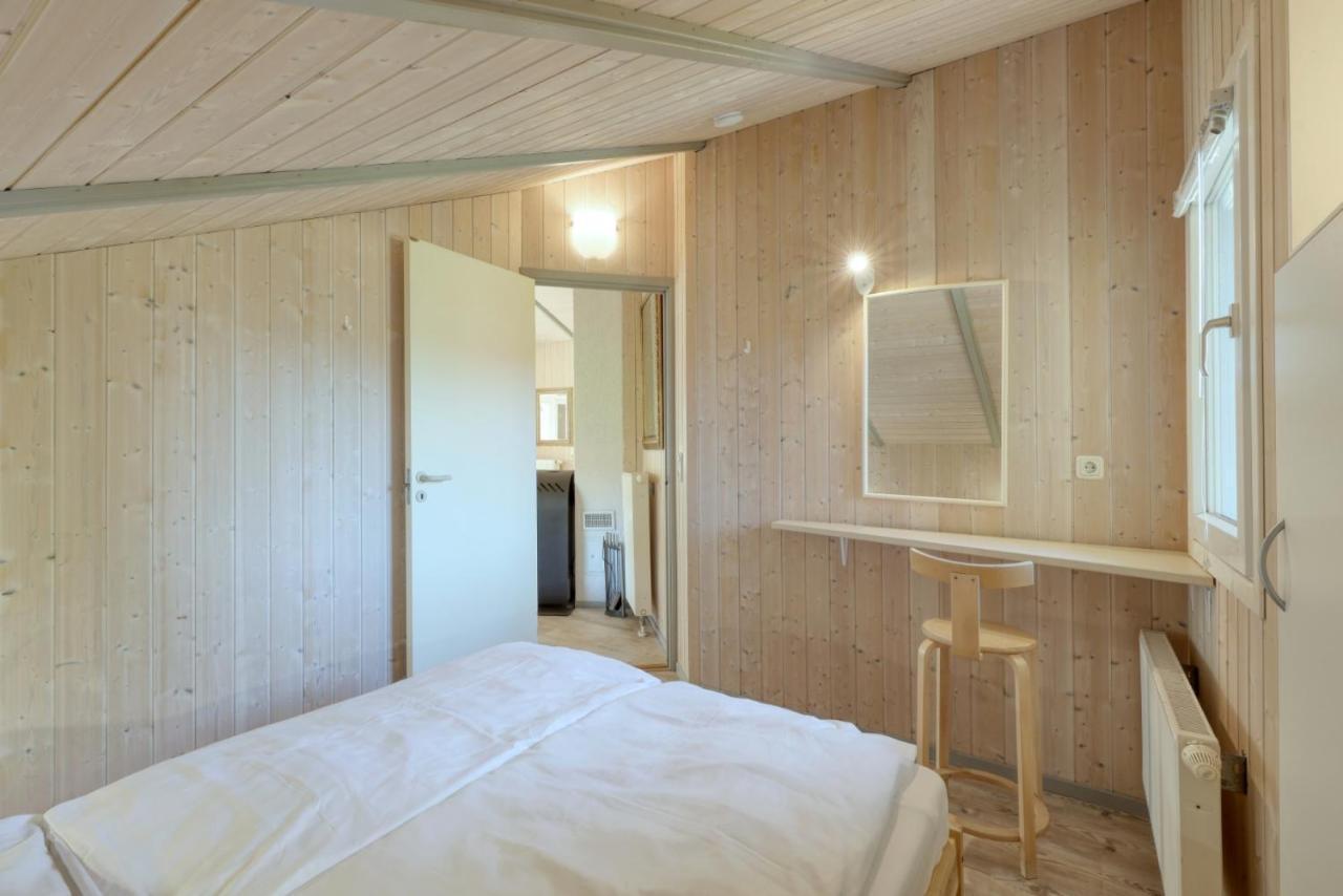 Kranich Ferienhaeuser Mit Innenpool Hohendorf  エクステリア 写真
