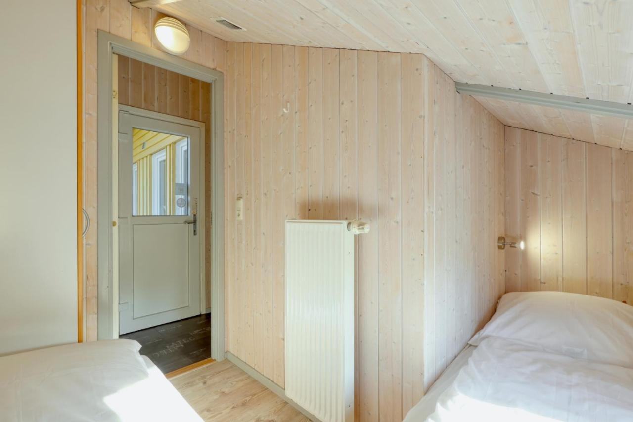 Kranich Ferienhaeuser Mit Innenpool Hohendorf  エクステリア 写真