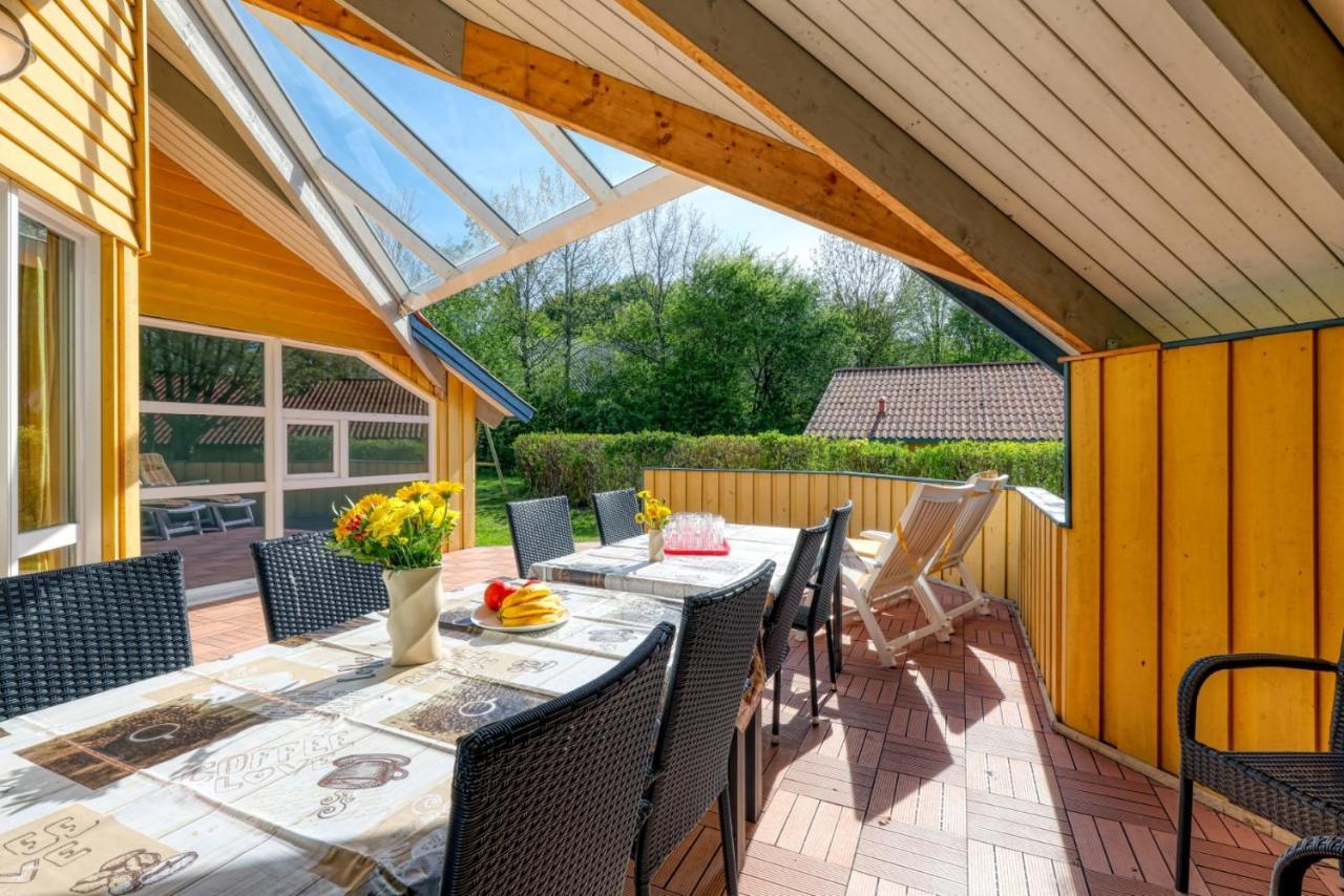 Kranich Ferienhaeuser Mit Innenpool Hohendorf  エクステリア 写真