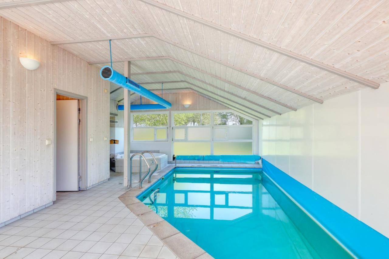 Kranich Ferienhaeuser Mit Innenpool Hohendorf  エクステリア 写真